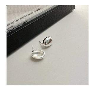 Detailed close-up of S925 sterling silver bean earrings showing mirror polish and hallmark
