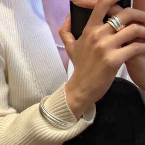 Ensemble bague et bracelet ondulés en argent sterling S925 au fini mat élégant