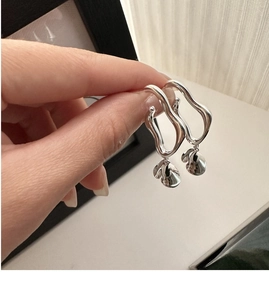 Close-up of S925 sterling silver calla lily earrings with fluid drop design on hand