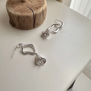 Elegant S925 sterling silver drop earrings with minimalist twisted wave hollow design