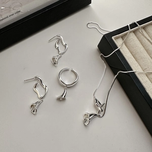 Elegant S925 sterling silver calla lily jewelry set with earrings, ring, and necklace
