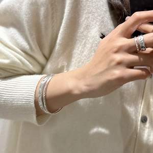 Minimalist S925 sterling silver hammered texture rings and bracelet set on model