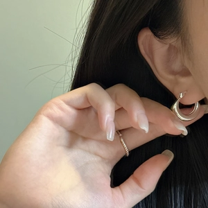 Minimalist S925 sterling silver U-shaped hoop earrings with a mirror-polished finish