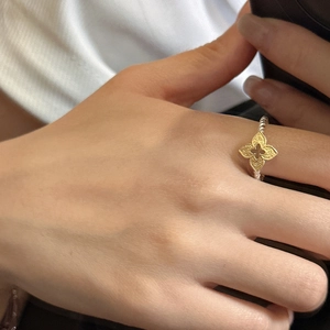 S925 sterling silver twisted rope ring with a vintage golden four-leaf flower center
