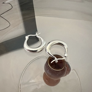 Minimalist S925 sterling silver U-shaped hoop earrings with polished mirror finish for women
