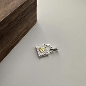 Retro 925 Sterling Silver Lock Pendant For Women Vintage Floral Engraved Two Tone Jewelry Accessory Elegant Handcrafted Gift