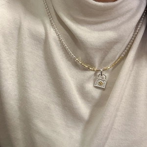 S925 silver pearl and gold chain necklace with a vintage floral lock pendant