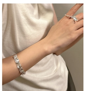 Detail of S925 sterling silver jewelry set featuring irregular wrinkled texture bangles