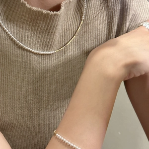 Set collana e bracciale minimalista in argento S925 con perle e tubicini dorati