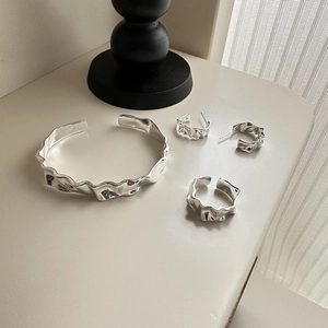 S925 sterling silver jewelry set featuring irregular wrinkled texture ring and earrings