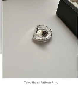 Detailed view of S925 sterling silver ring with intricate Tang Grass pattern engraving