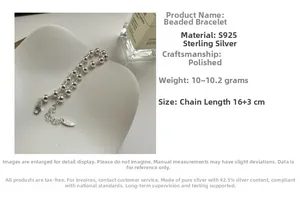 Vista dettagliata del bracciale a sfere in argento sterling S925 con chiusura a moschettone