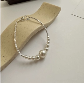 Close-up of S925 silver beaded bracelet with gradient pearls and textured metal beads