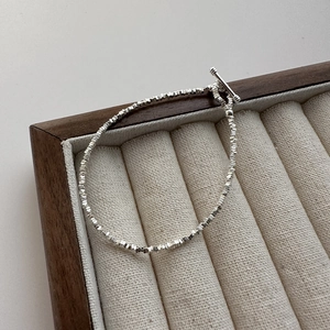 Bracciale minimalista di perline in argento sterling S925 con classica chiusura a ginocchiera