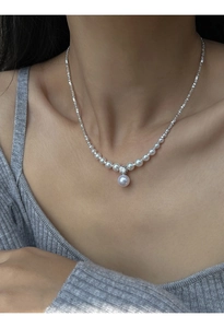 Elegant S925 silver necklace with gradient pearls and a single zircon pendant