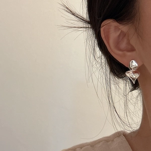 S925 sterling silver geometric ruffled earrings with minimalist liquid metal design