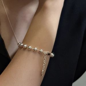 Bracciale minimalista con perline in argento sterling S925 e chiusura a moschettone