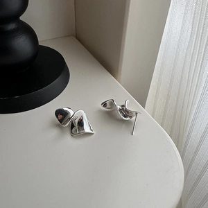 Minimalist S925 sterling silver ruffled earrings with organic geometric spiral design