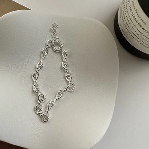 S925 sterling silver figure-8 link bracelet with adjustable chain and lobster clasp