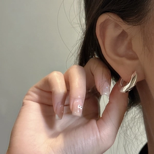 Minimalist S925 sterling silver chunky hoop earrings with a polished glossy finish