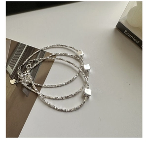 Lot de trois colliers en argent S925 avec pendentifs cubes et petit charme en cœur