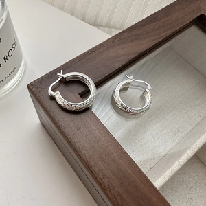 S925 sterling silver hoop earrings with vintage floral vine engraving on wooden box