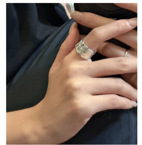 Detailed close-up of wide S925 sterling silver ring featuring embossed vintage floral pattern