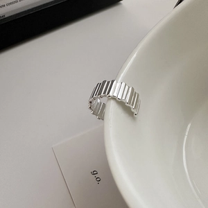Minimalist S925 sterling silver open ring with vertical striped geometric texture