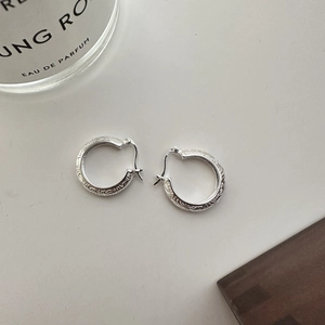 S925 sterling silver hoop earrings featuring vintage engraved floral patterns in retro style