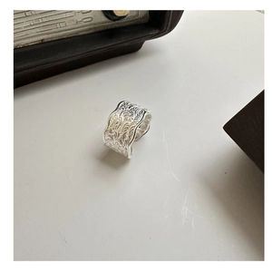 Macro detail of S925 sterling silver ring featuring intricate embossed vine pattern texture