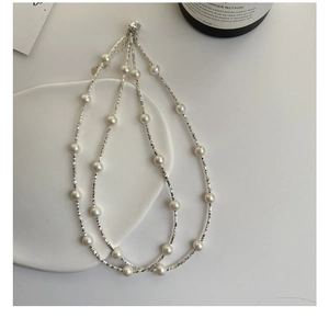 Détail du collier double rang en argent S925 avec perles d'eau douce et fermoir mousqueton