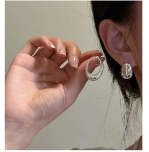 Detailed view of S925 sterling silver asymmetrical earrings with oval and bean shapes