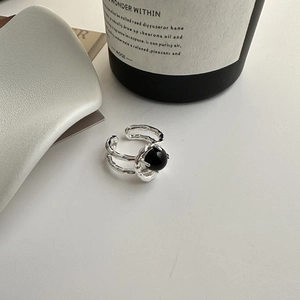 Minimalist S925 sterling silver open ring with black onyx and hammered texture finish