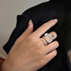 Chic S925 sterling silver snake ring with black zircon eyes and textured scale detail