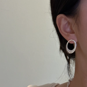 Minimalist S925 sterling silver asymmetrical oval hoop earrings with mirror finish