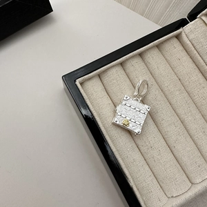 Vintage 925 Sterling Silver Mini Suitcase Pendant For Women Retro Carved Vine Pattern Treasure Box Charm Pendant Korean Design Jewelry