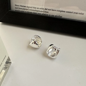 Minimalist S925 sterling silver chunky hoop earrings with high polished mirror finish