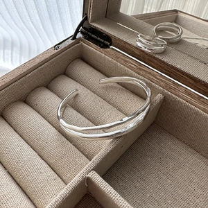 Minimalist double-layered 925 silver textured cuff bracelet in a vintage wooden jewelry box