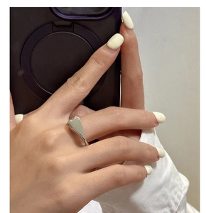 Mirror-polished S925 sterling silver heart ring shown worn in a minimalist mirror selfie