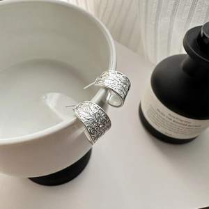 Boucles d'oreilles créoles S925 argent sterling avec gravure vintage de motifs floraux