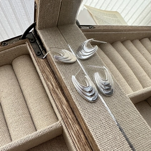 Elegant S925 sterling silver curved hoop earrings with a sleek multilayered wave design