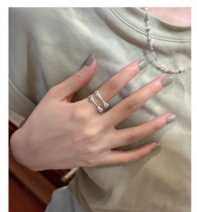 Close-up of S925 sterling silver double layer geometric open ring worn on a model finger