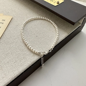 Elegant 925 silver pearl bracelet with lobster clasp and adjustable extender chain