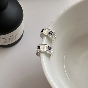 Minimalist S925 sterling silver matte rings with square black zircon on ceramic bowl
