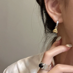 Orecchini a cuore in argento S925 bicolore e anello con pietra nera incastonata