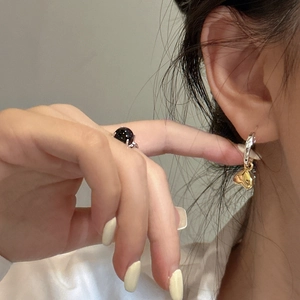 Set di orecchini a cuore in argento S925 e anello con pietra nera per donna