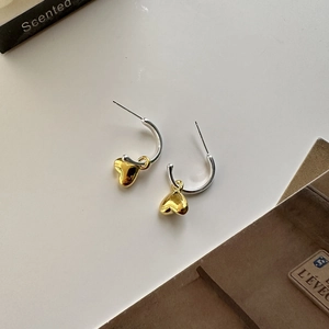 Orecchini a cuore in argento S925 con un elegante contrasto di colori oro e argento