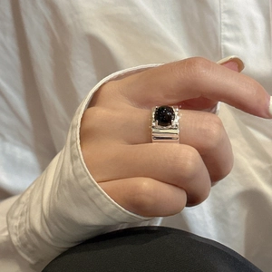 Anello largo in argento sterling S925 con trama ondulata e pietra agata nera tonda