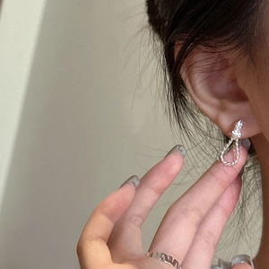 S925 Sterling Silber Knotenohrringe mit minimalistischem gedrehtem Seiltextur-Design