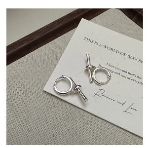 Détails des boucles d'oreilles créoles en argent S925 avec barre et nœud, style coréen